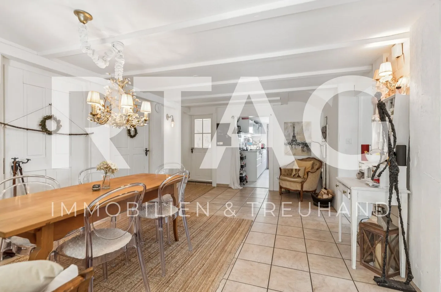 4.5-room apartment with spacious studio - Photo 1 of 8
