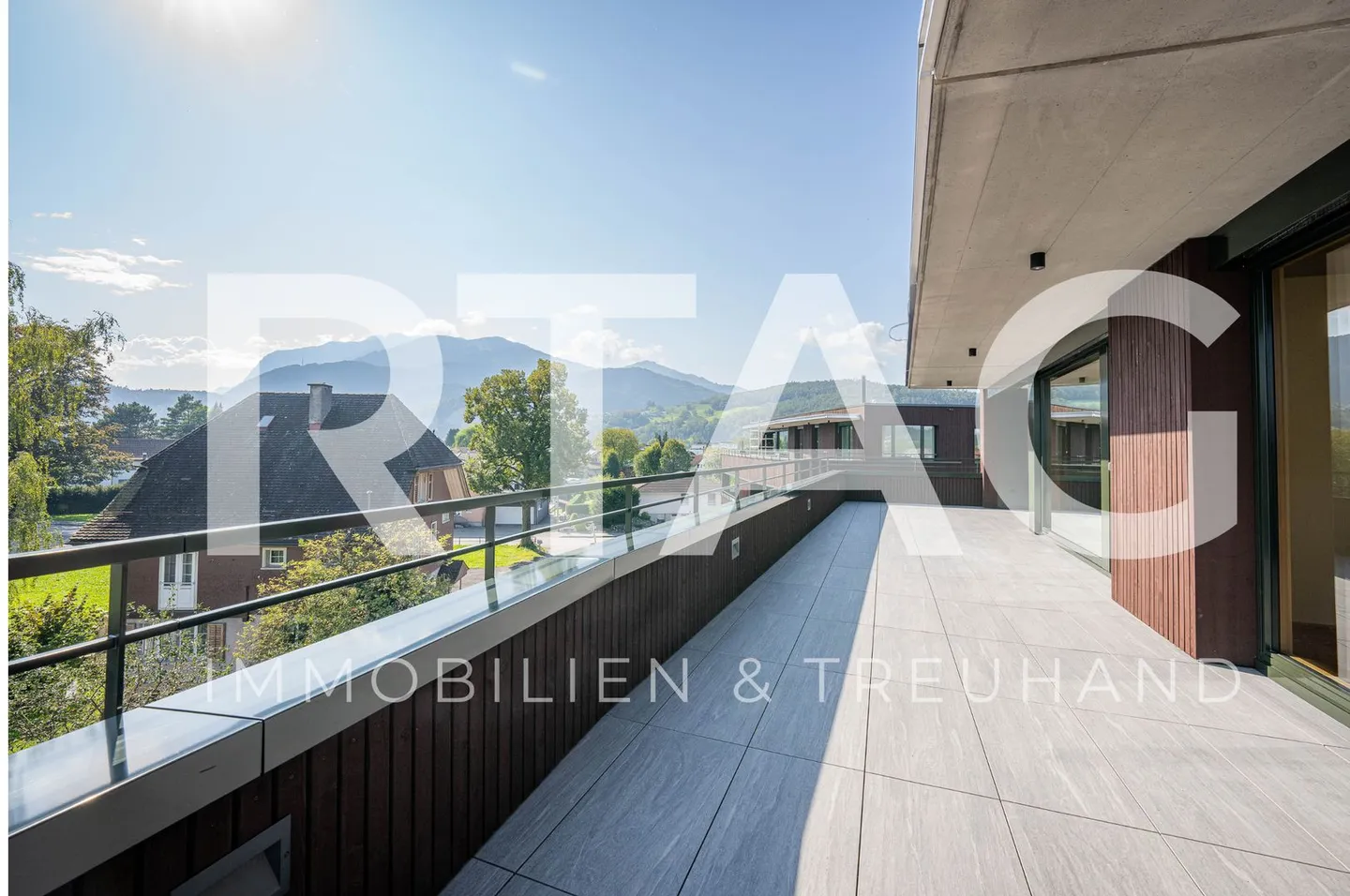 5.5-Room Penthouse Apartment - Photo 1 of 13