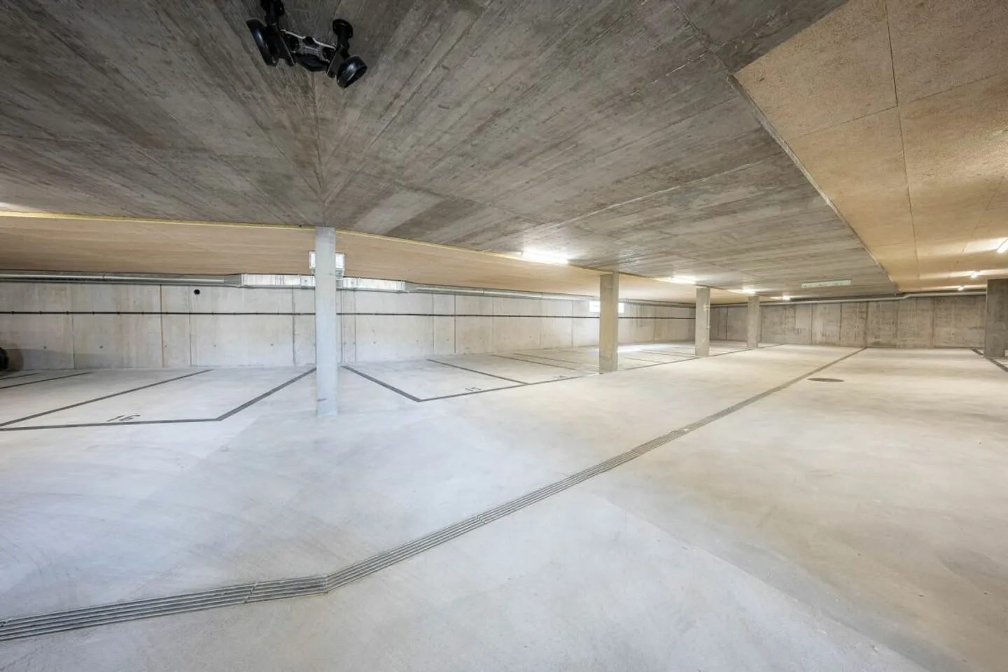 Posto auto in garage sotterranea in affitto - Foto 2 di 3