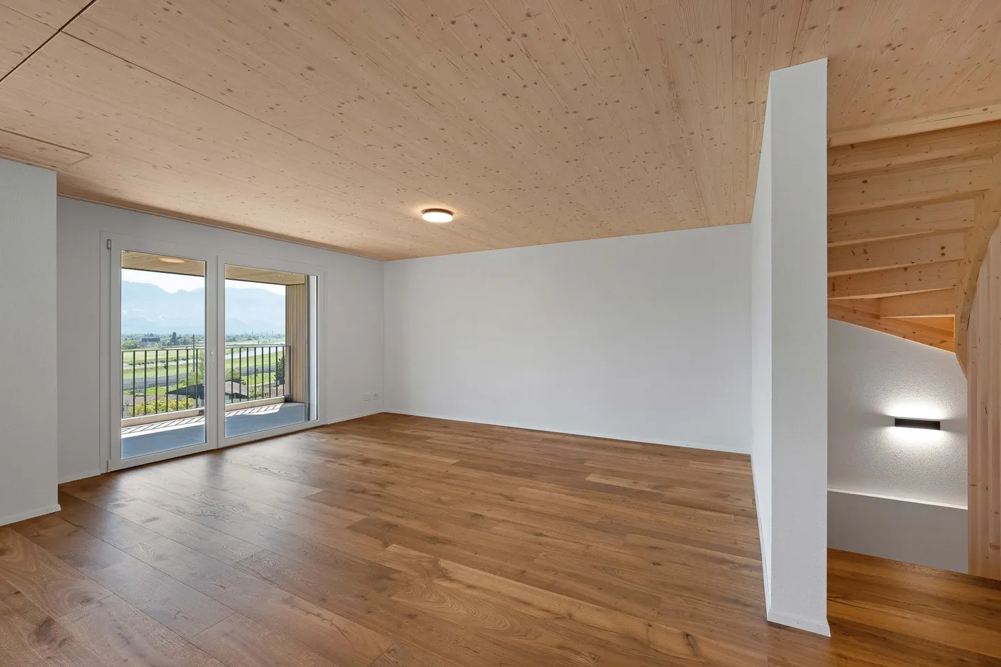 Stilvolles Doppelhaus mit Aussicht - Foto 7 von 11