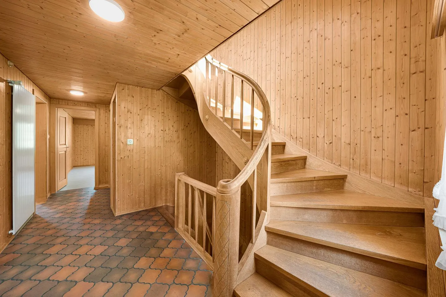 Residential building with separate garage - Photo 8 of 13