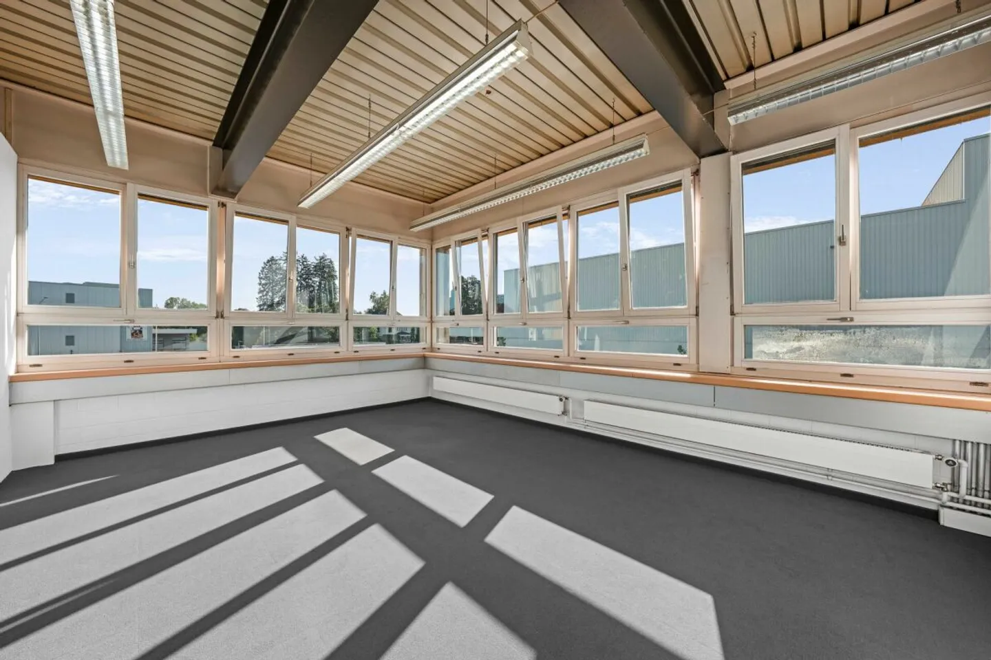 Spazio commerciale/magazzino - Foto 3 di 3