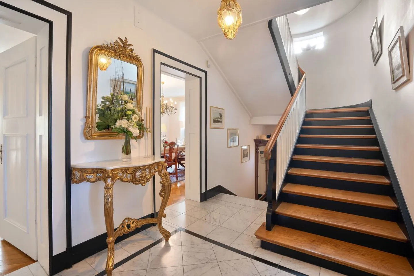 Elegant Villa with Lake View - Photo 8 of 13