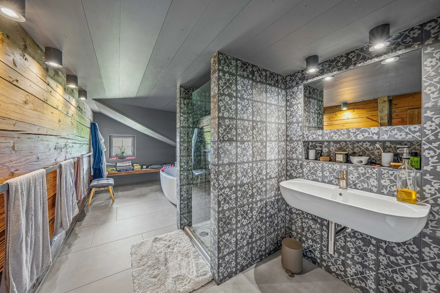 Casa residenziale storica con fienile e foresta - Foto 11 di 13