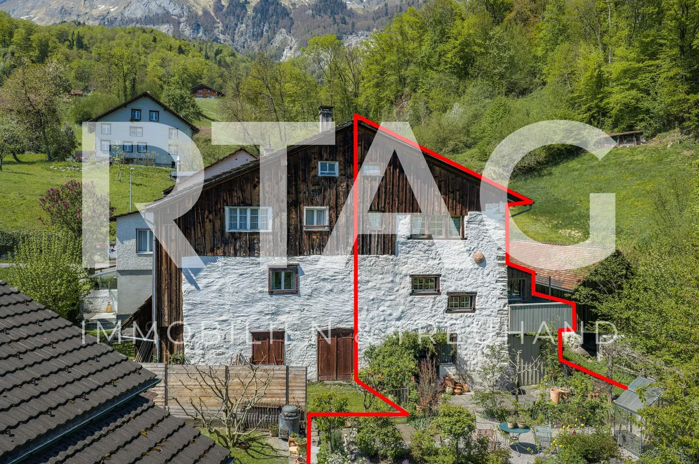 Maison résidentielle - Photo 1 sur 11