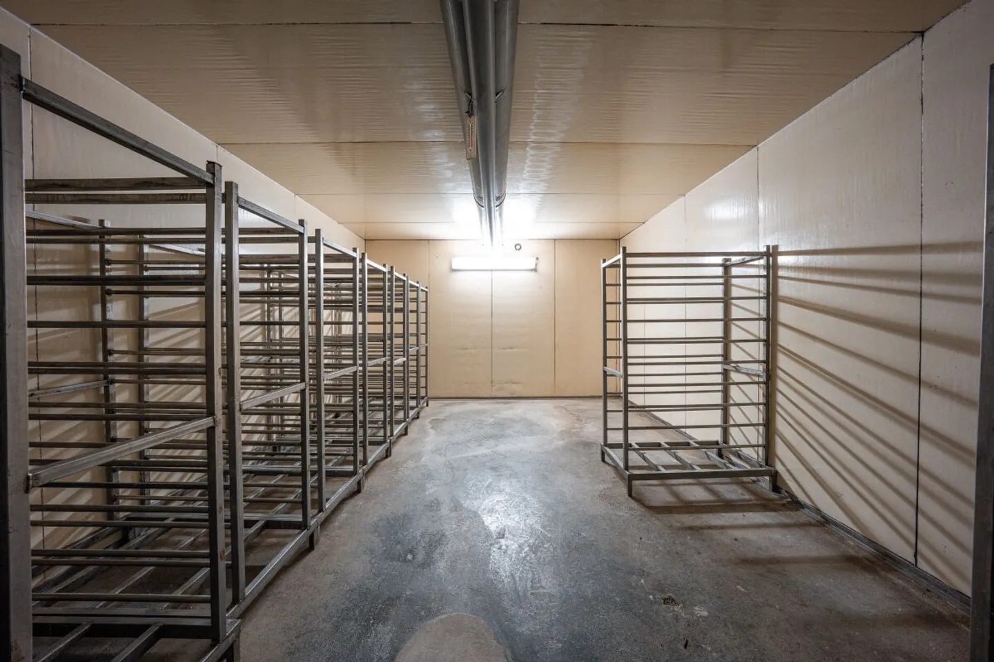 Residential and commercial building with outbuildings - Photo 7 of 13