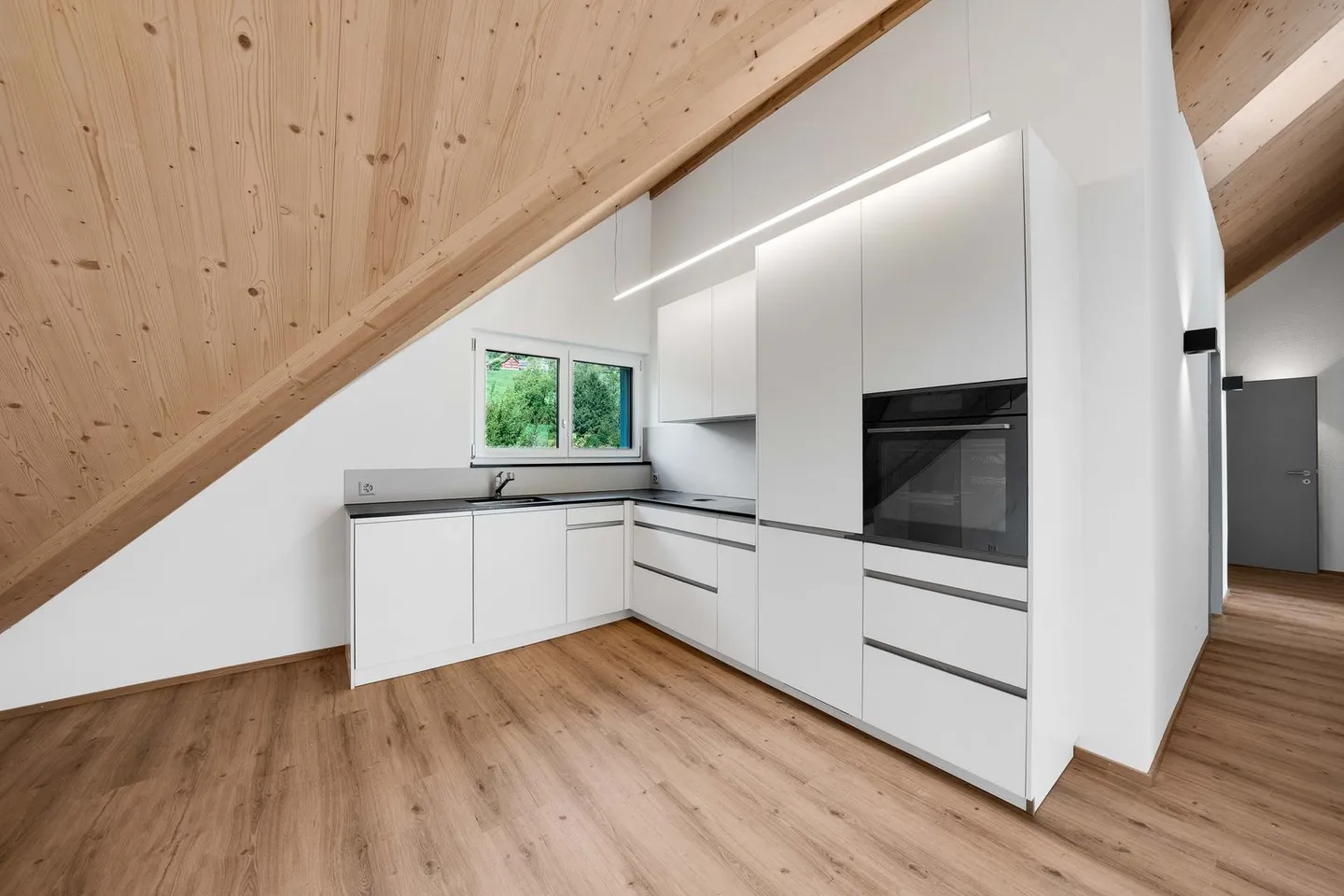 Charmante Dachwohnung - Foto 4 von 11