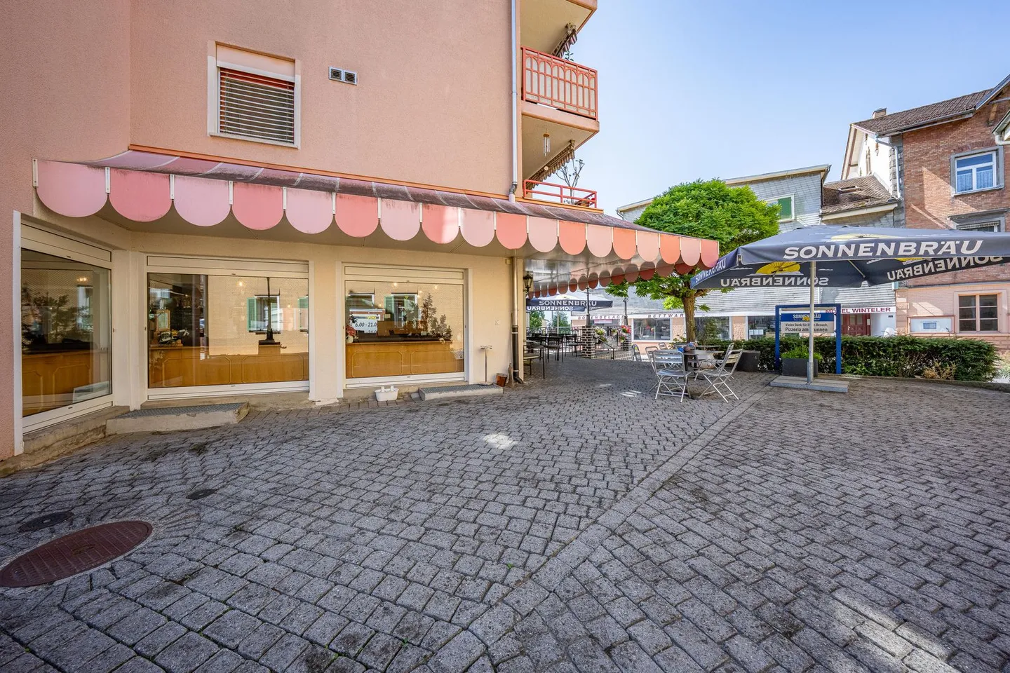 Commercial Space | Restaurant - Photo 4 of 10