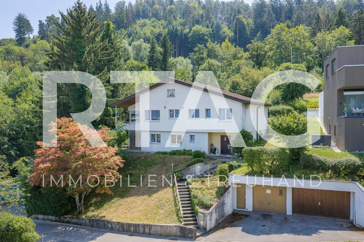 Single-family house - Photo 1 of 13