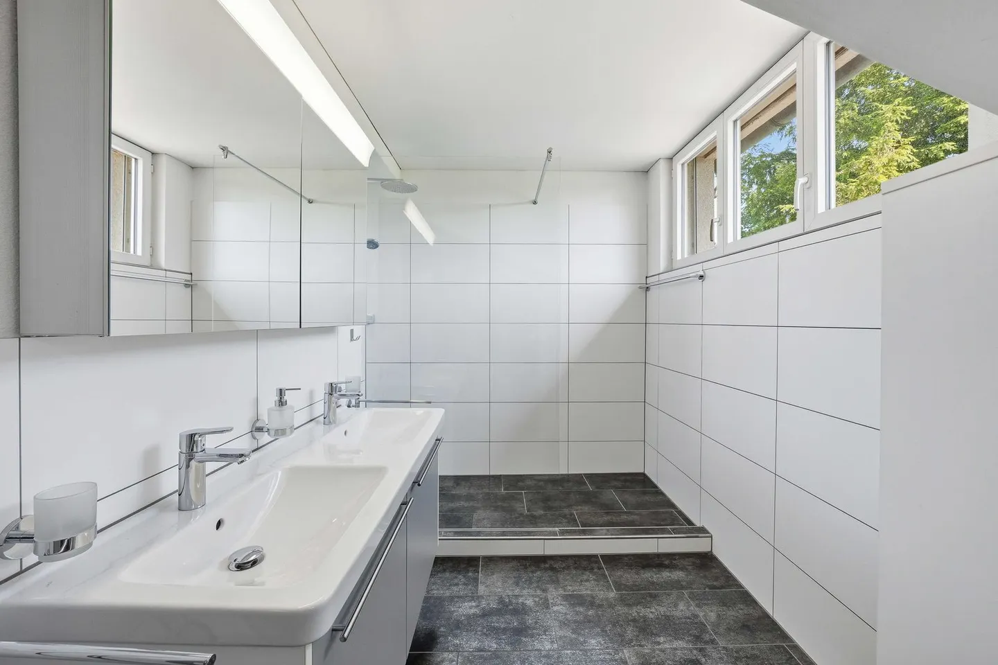 6.5-Room Single-Family House - Photo 8 of 11