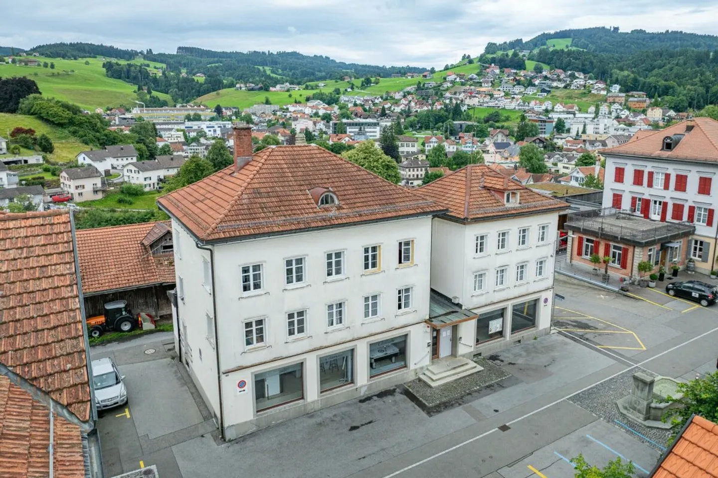 Edificio residenziale e commerciale - Foto 1 di 7