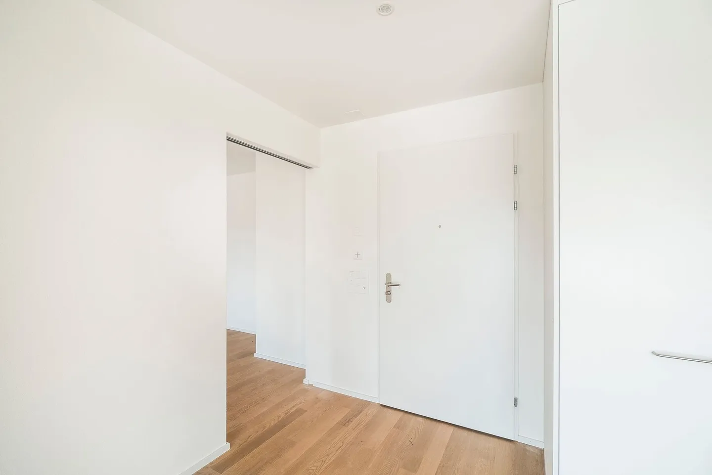 2.5-Room Apartment - Photo 3 of 10