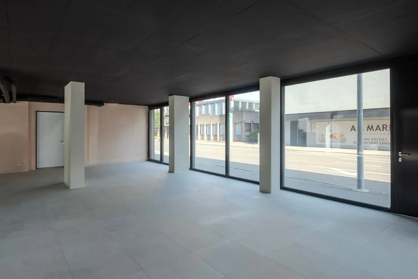 Commercial space - Photo 4 of 8