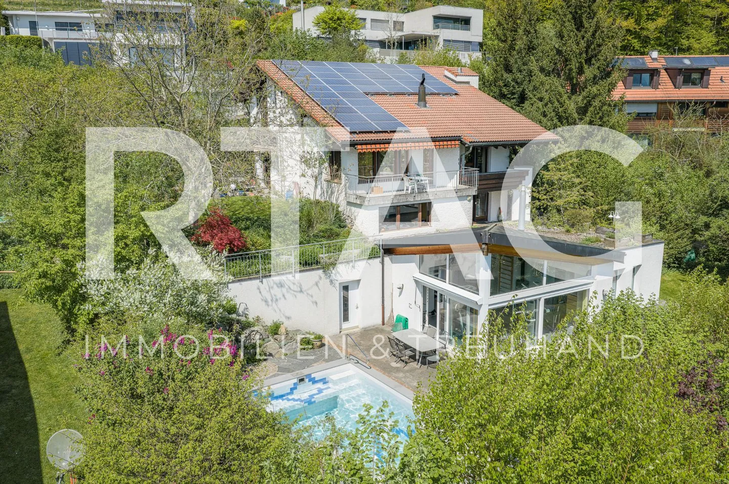 Einfamilienhaus mit Studio - Foto 1 von 12