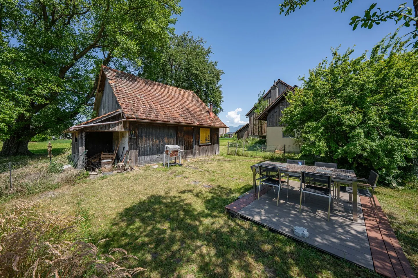Single-family house with outbuildings - Photo 8 of 13