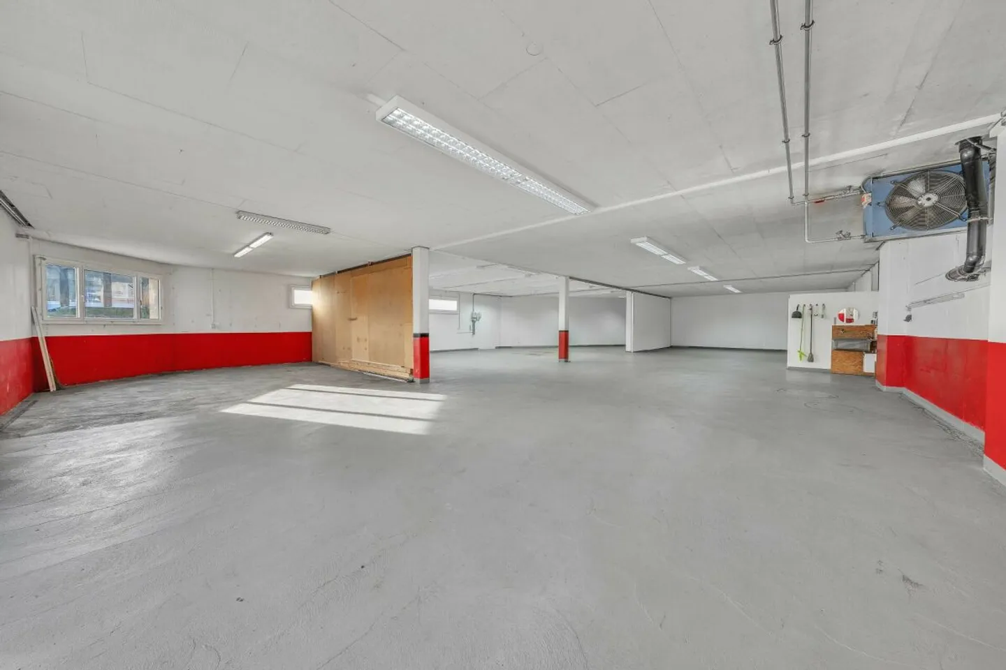 Commercial Space - Photo 3 of 7