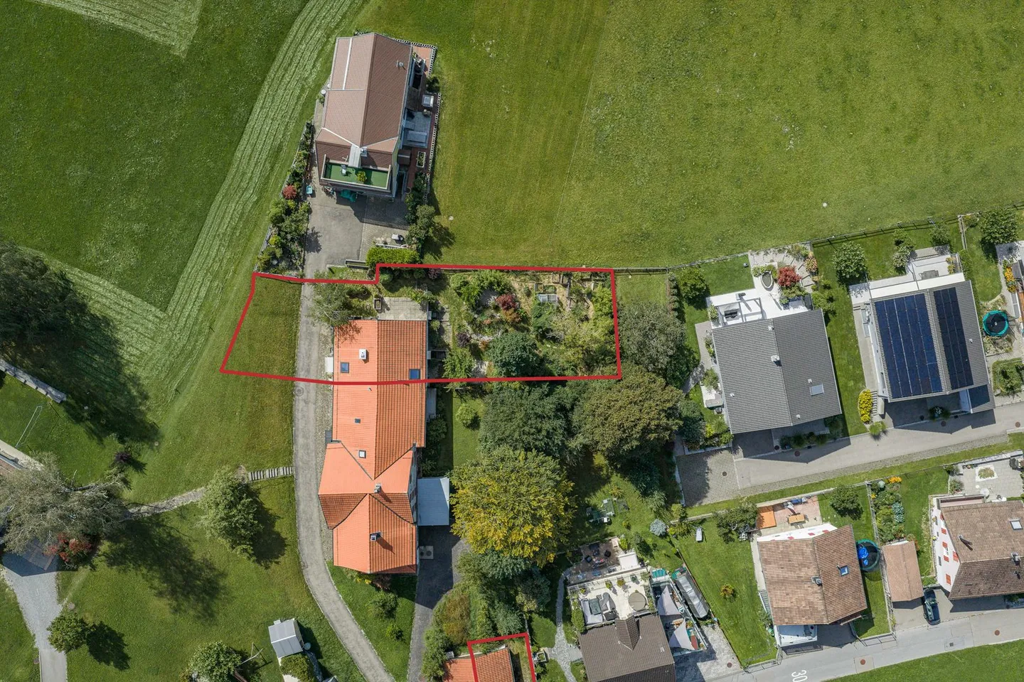 Residential building with separate garage - Photo 3 of 13