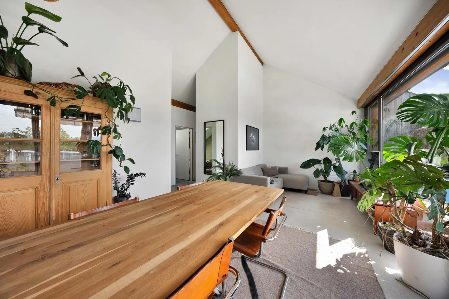 3.5-Room Penthouse Apartment - Photo 4 of 13