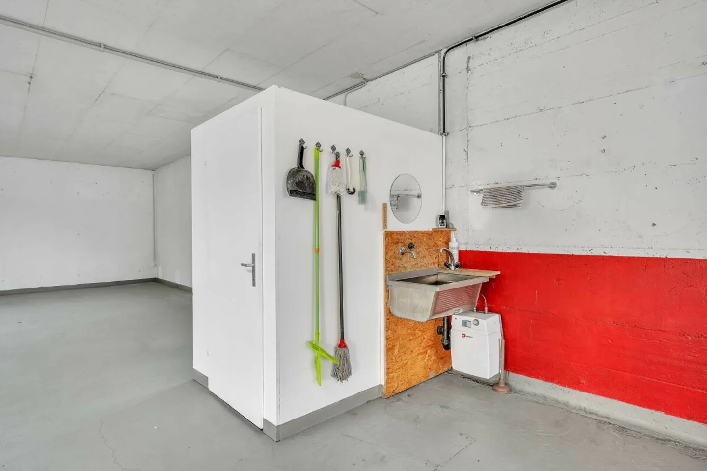 Commercial Space - Photo 6 of 7