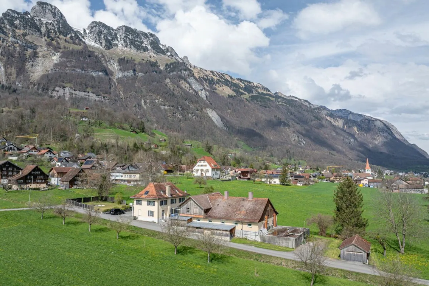 Wohn- und Geschäftshaus mit Nebenbauten - Foto 1 von 9