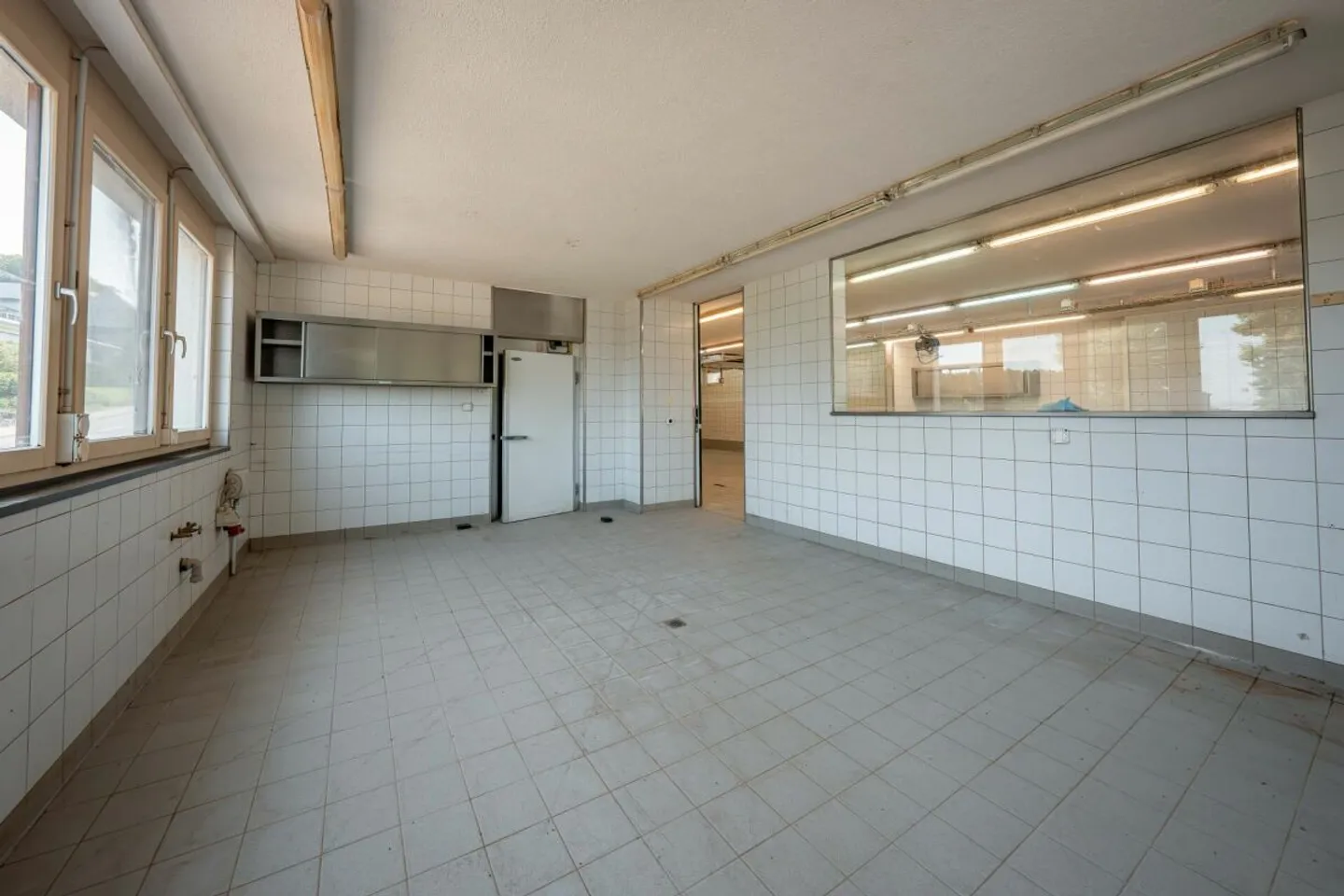 Immeuble d'habitation et de commerce - Photo 11 sur 13