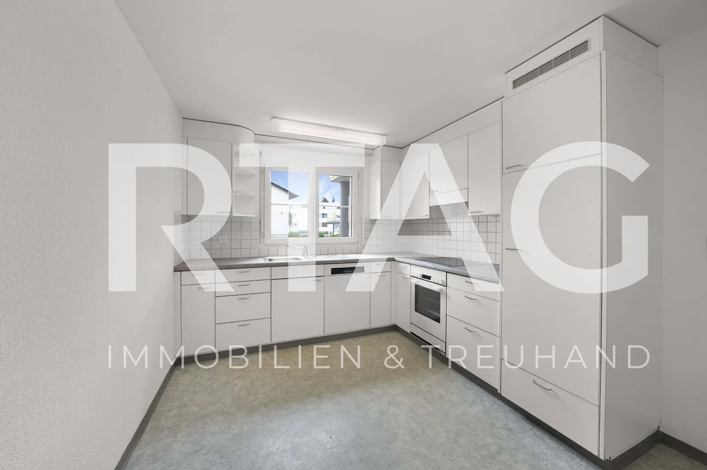 4.5-Room Apartment - Photo 1 of 12