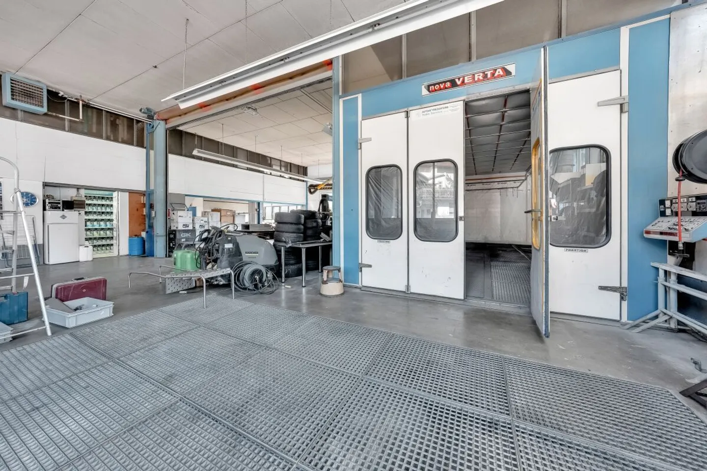 Spazio commerciale con magazzino di ricambi al 1° piano - Foto 6 di 8