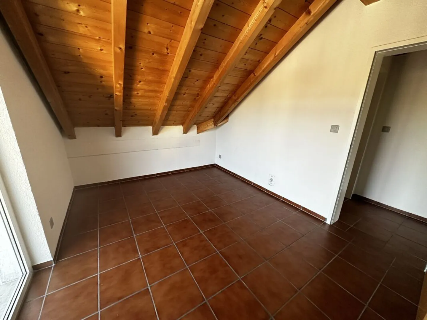 Charming Attic Apartment - Photo 5 of 9