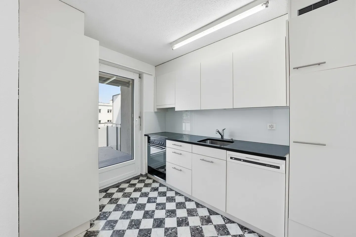 3.5-Room Apartment - Photo 3 of 10