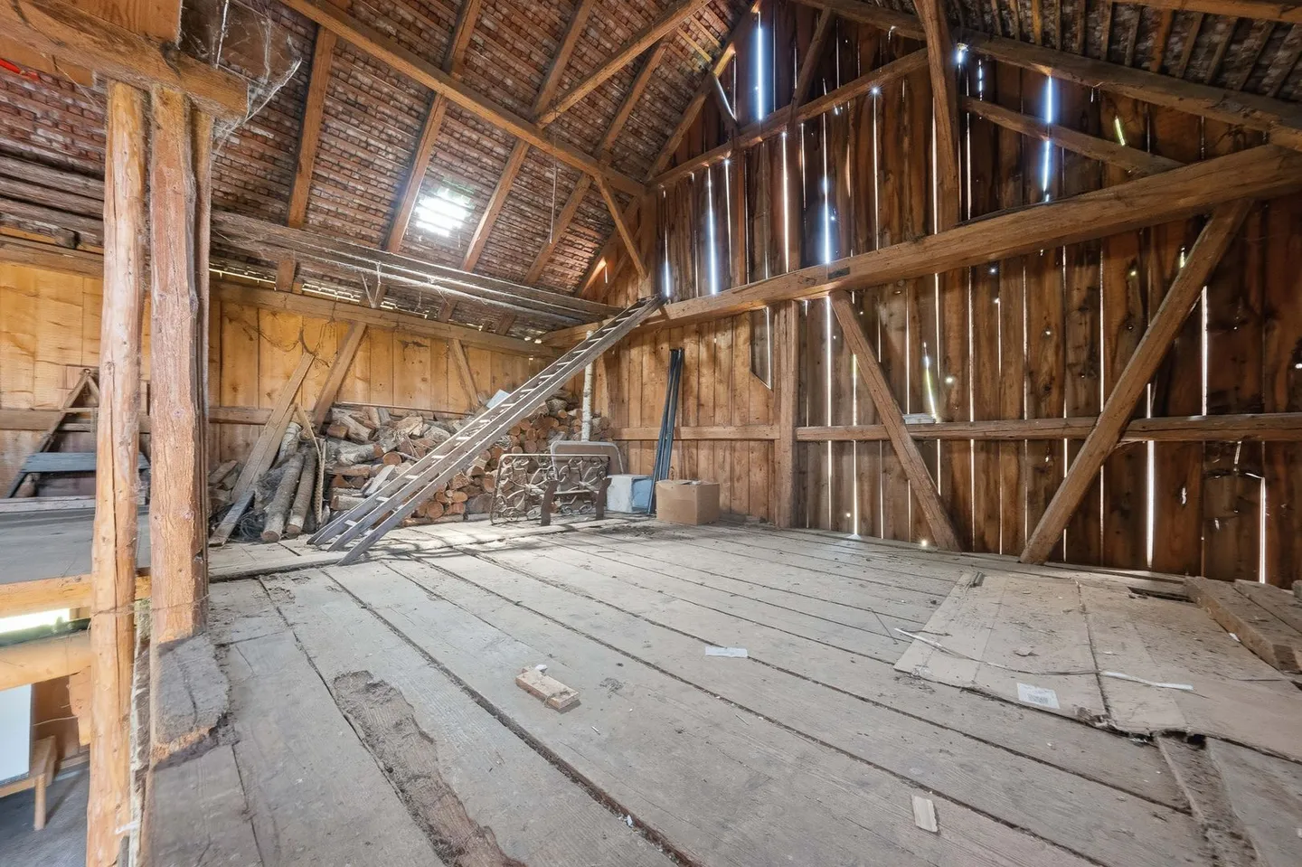 Single-family house with outbuildings - Photo 12 of 13