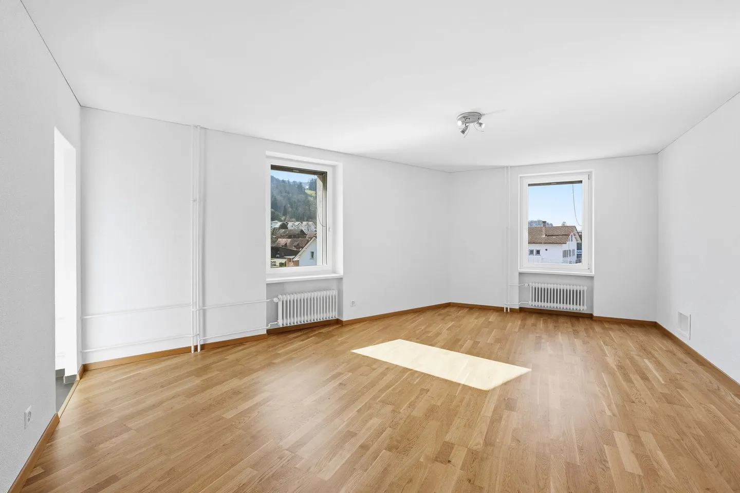 1.5-Room Apartment - Photo 2 of 8