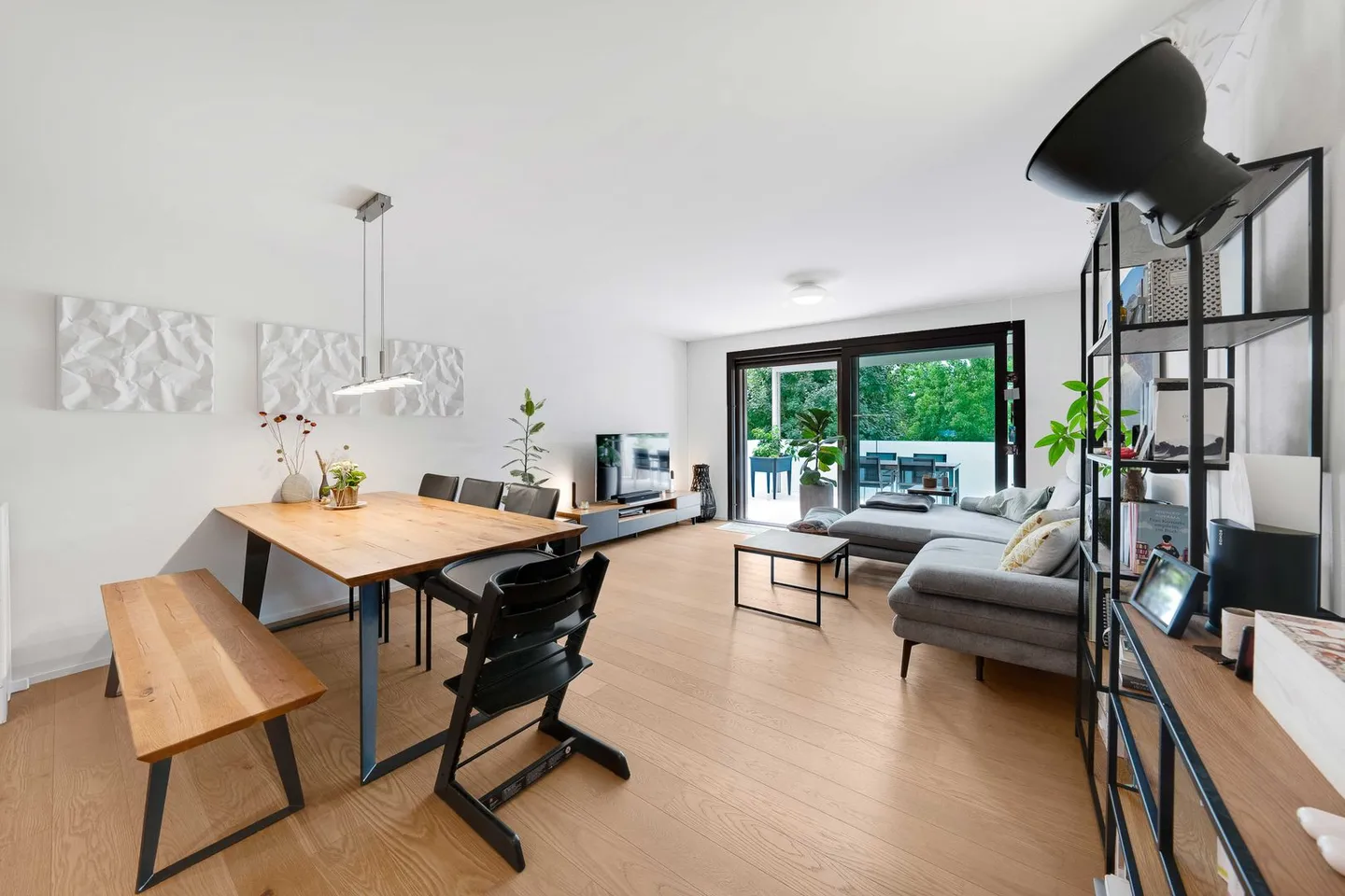 Modernes 3.5-Zimmer-Apartment - Foto 2 von 11