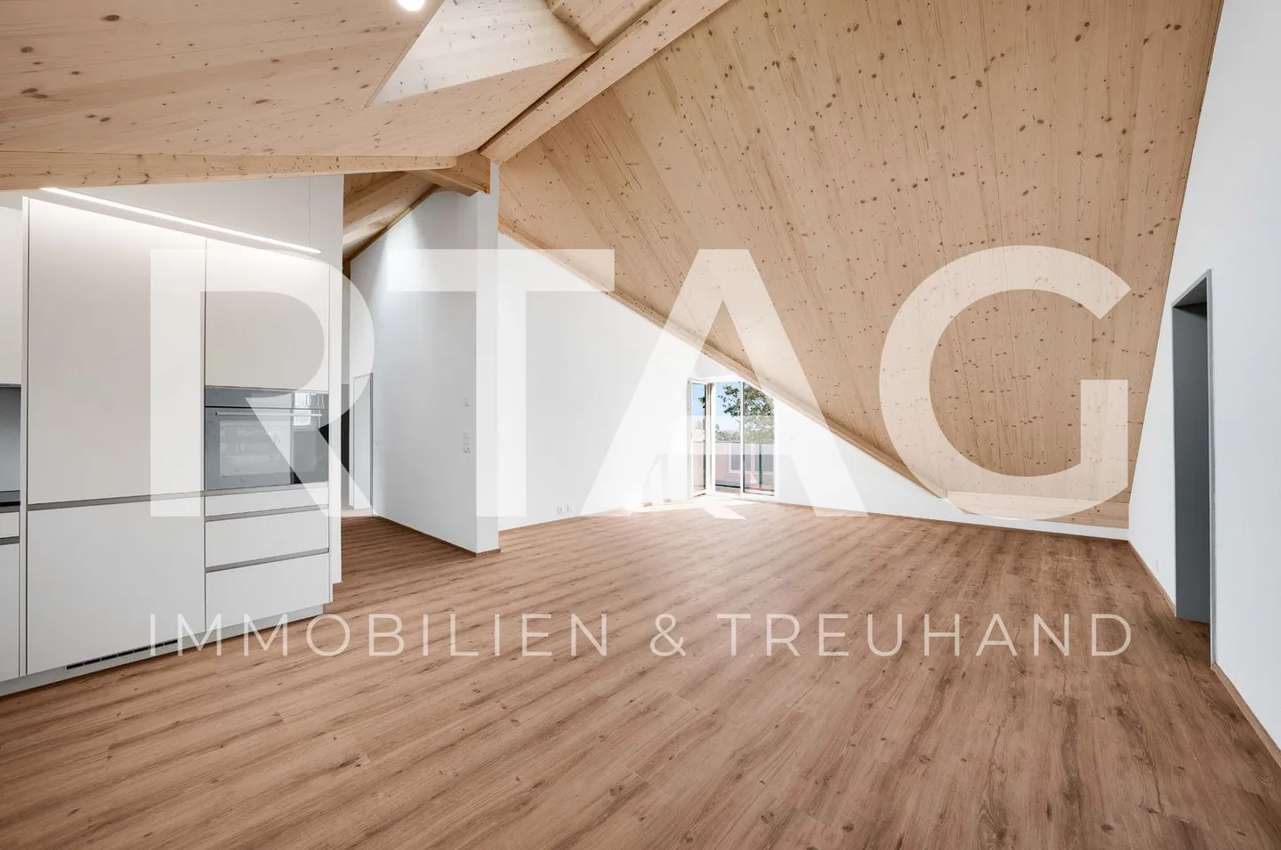 Charmante Dachwohnung - Foto 1 von 11