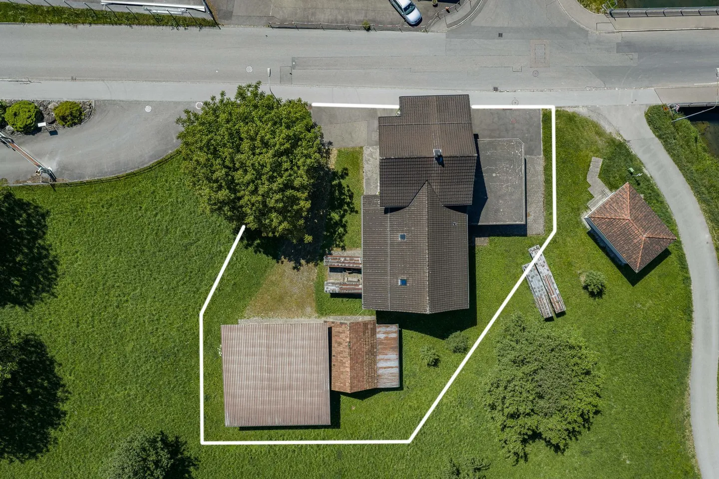 Casa indipendente con garage doppio, fienile e rimessa separata - Foto 3 di 13
