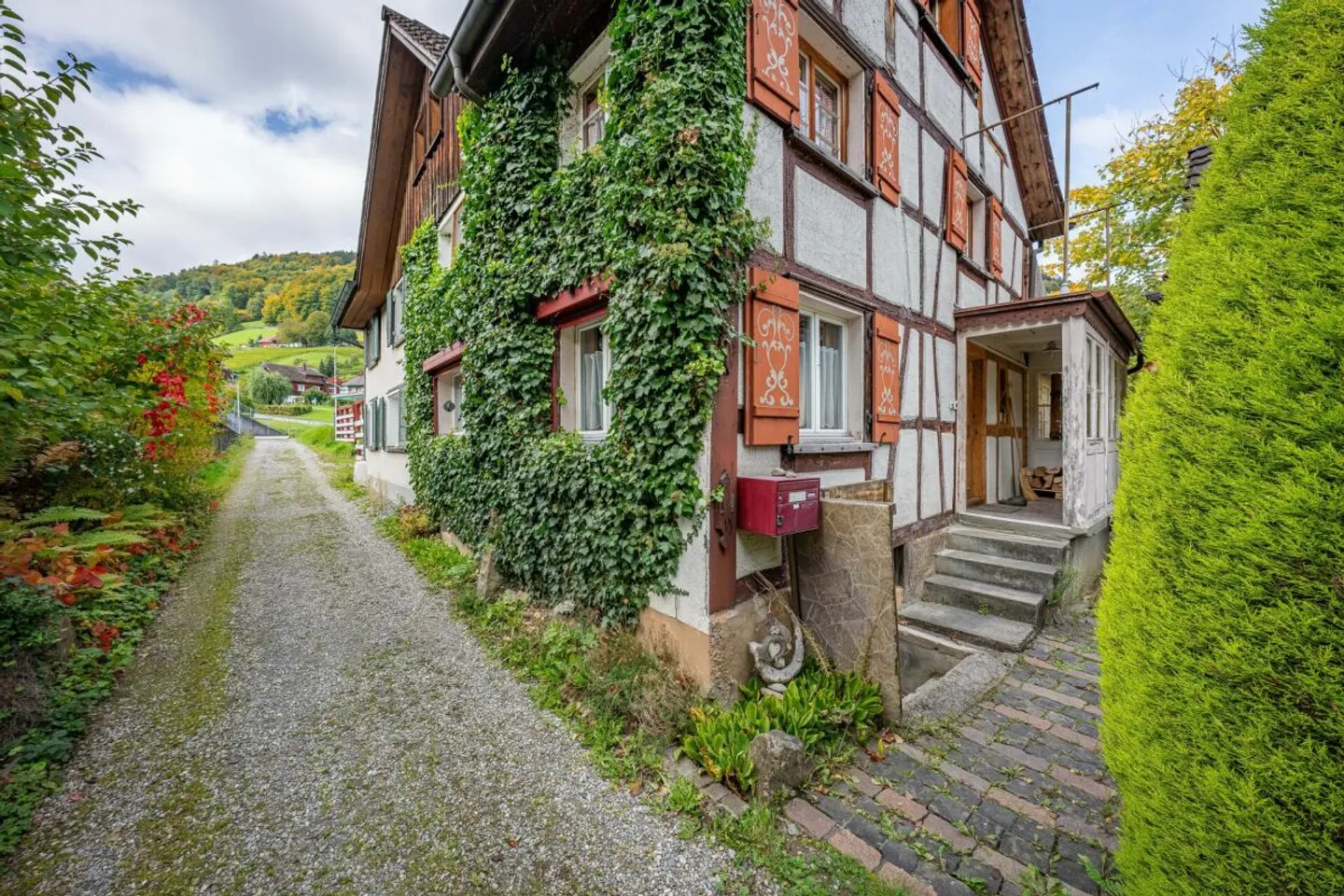 Zweifamilienhaus - Foto 1 von 13