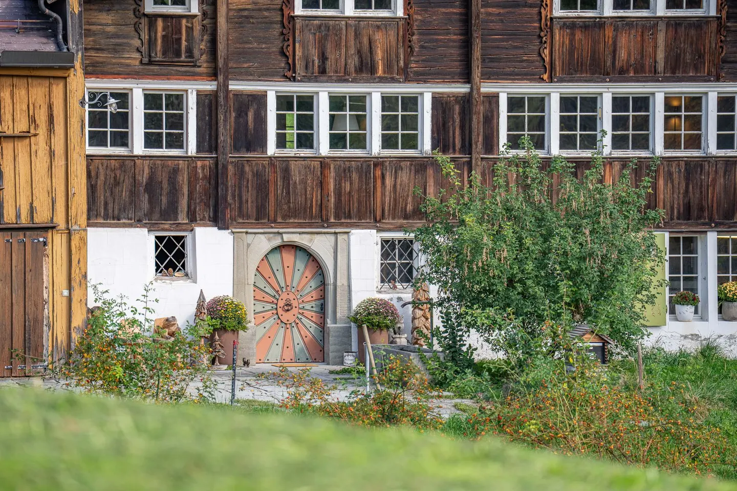 Casa residenziale storica con fienile e foresta - Foto 3 di 13