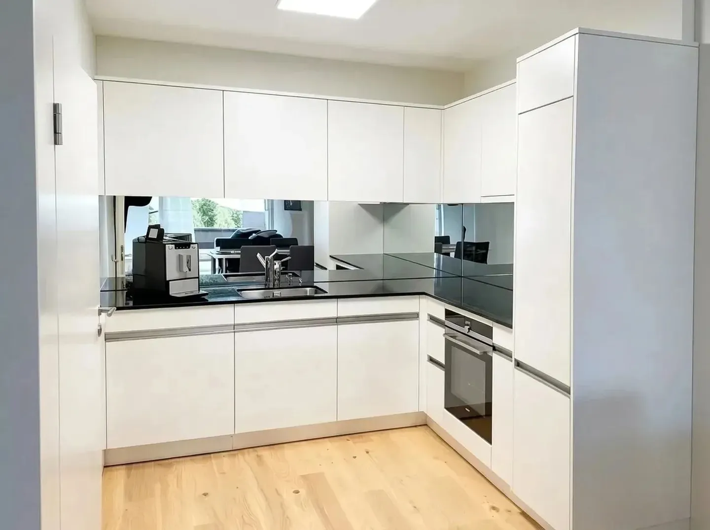 Charmante Wohnung mit Seeblick - Foto 2 von 7