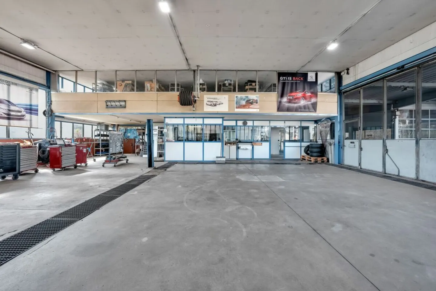 Commercial Property - Photo 2 of 6