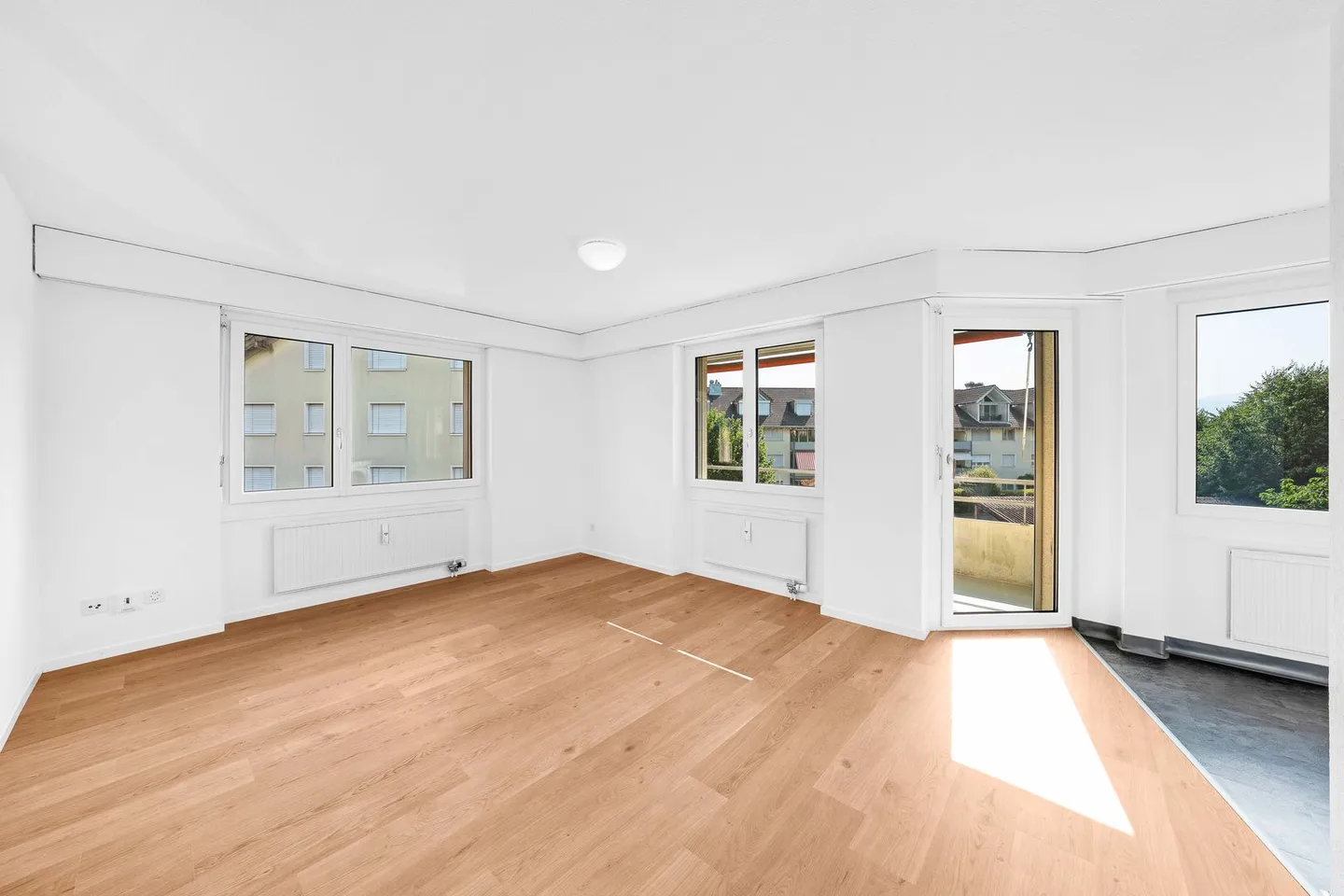 2.5-Room Apartment - Photo 2 of 7