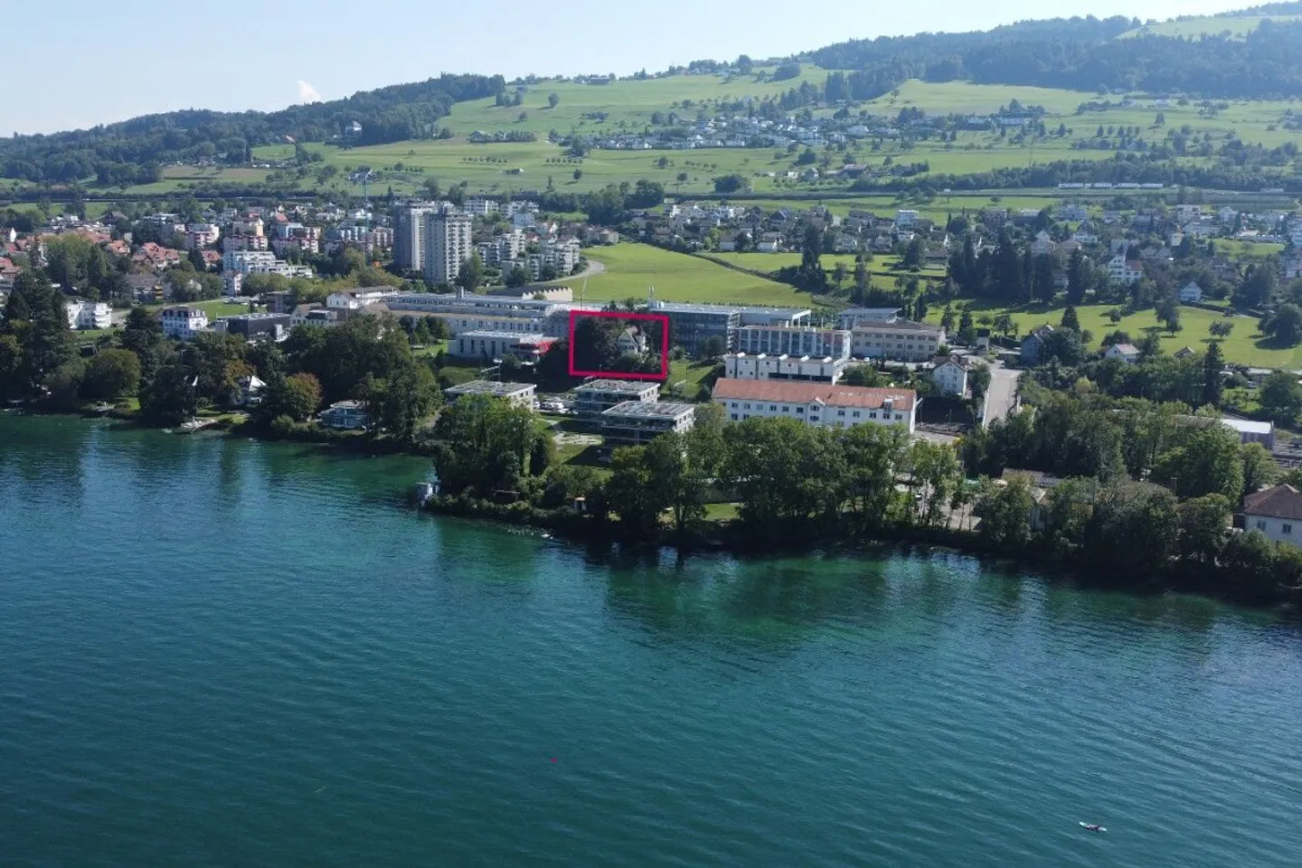 Elegant Villa with Lake View - Photo 4 of 13