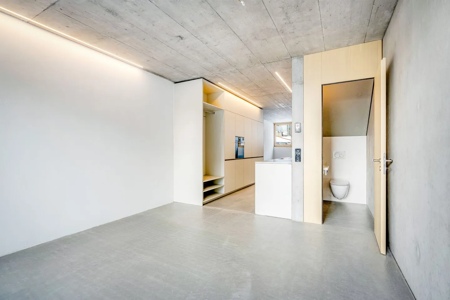 4-Room Terraced Single-Family House - Photo 3 of 13