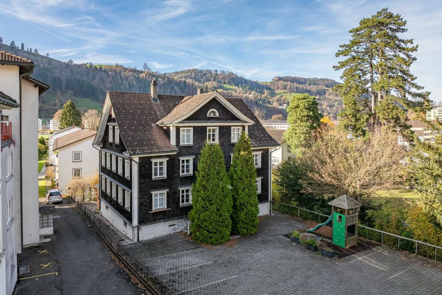 Mehrfamilienhaus - Foto 1 von 13