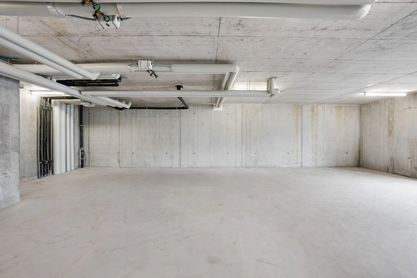 Storage Room - Photo 5 of 7