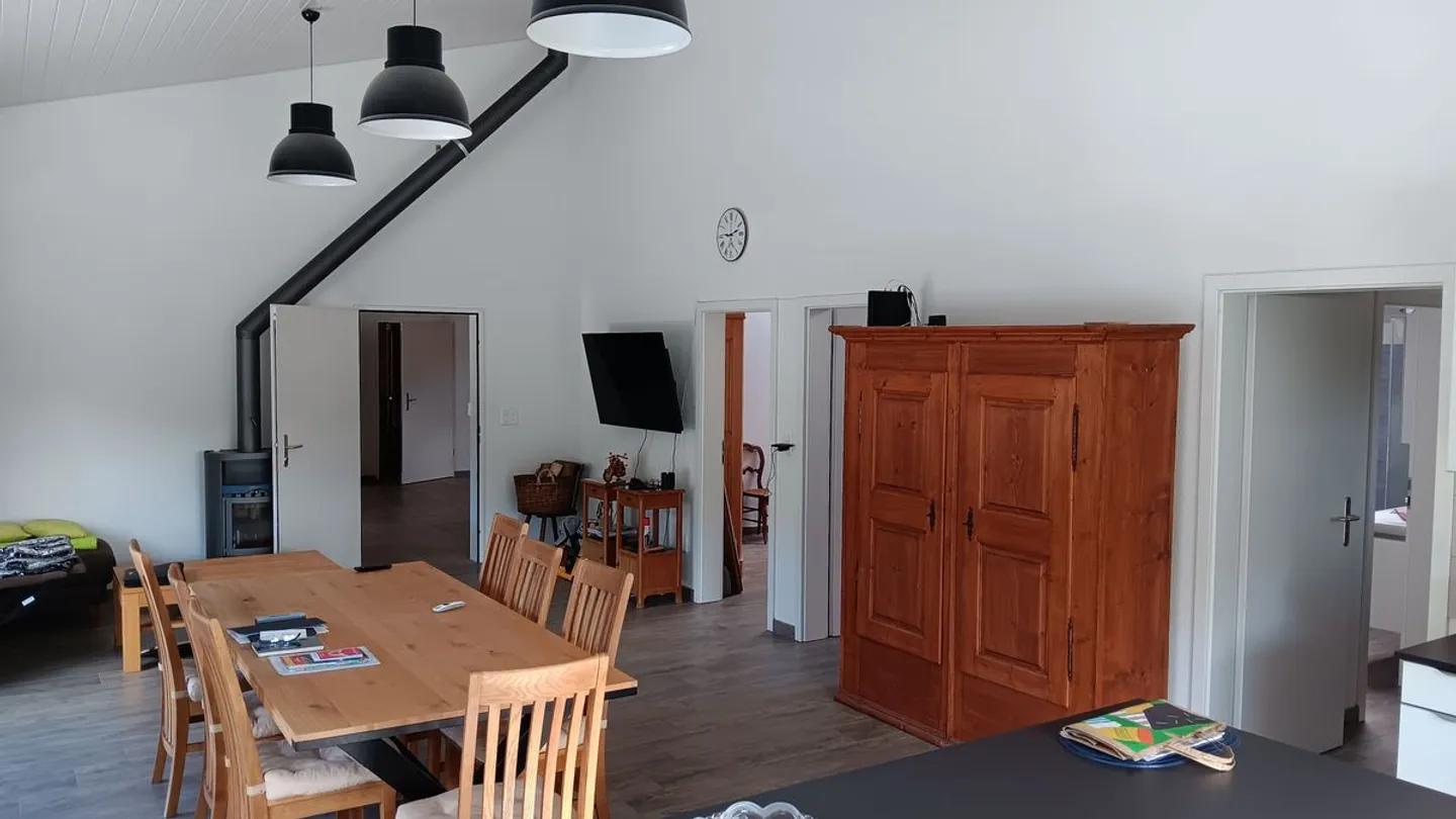 Magnifico edificio misto in vendita nel Jura-Bernois! Rendimento locativo lordo: 5,9%: Potenziale di espansione - Foto 6 di 13