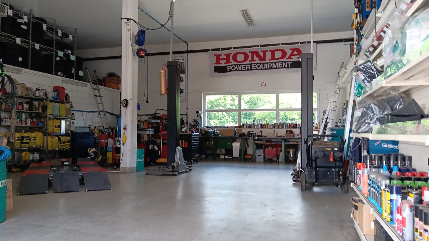 Magnificent mixed-use building - Photo 8 of 12