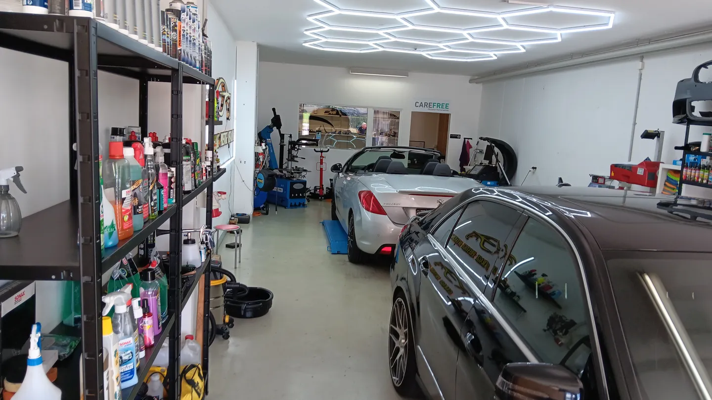 Magnificent mixed-use building - Photo 10 of 12