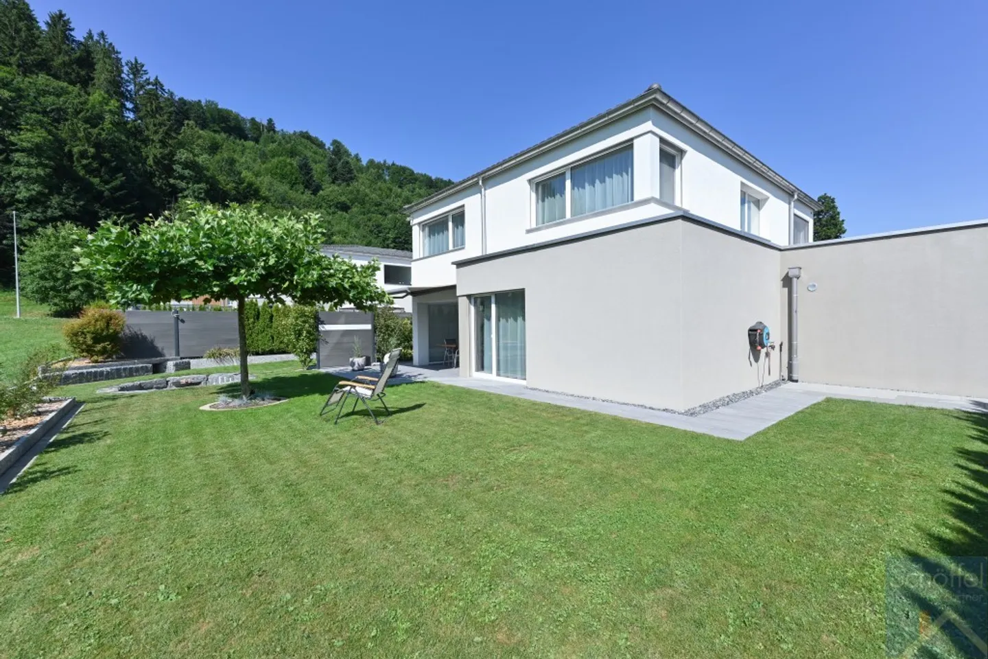 5 ½-Zimmer Einfamilienhaus mit Doppelgarage - Foto 9 von 13