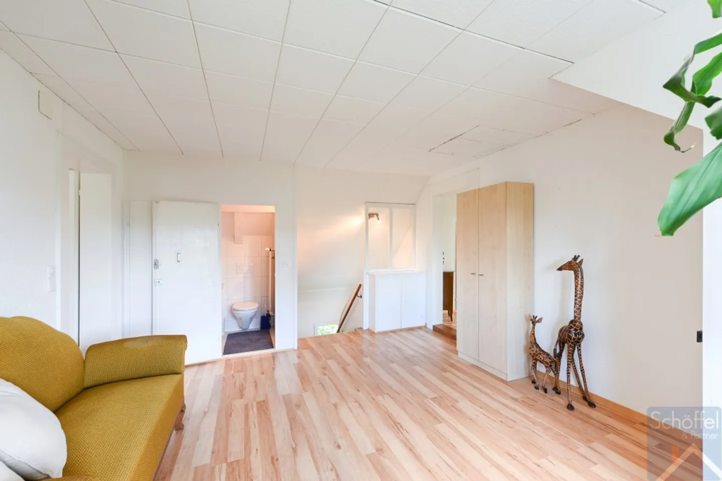 Casa unifamiliare indipendente di 5,5 stanze con grande terreno - Foto 10 di 12