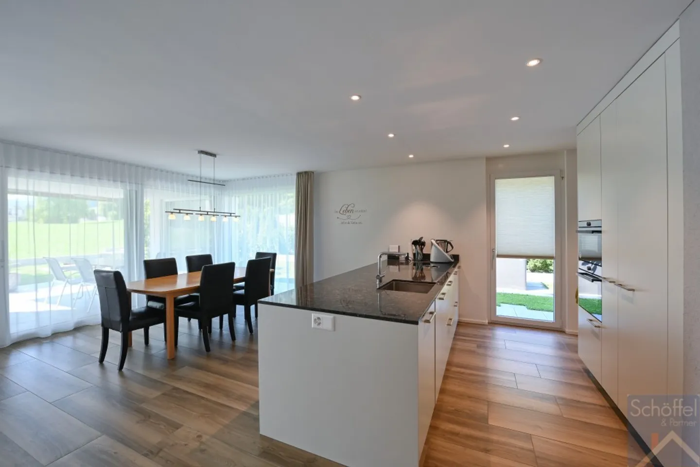 5 ½-Zimmer Einfamilienhaus mit Doppelgarage - Foto 3 von 13