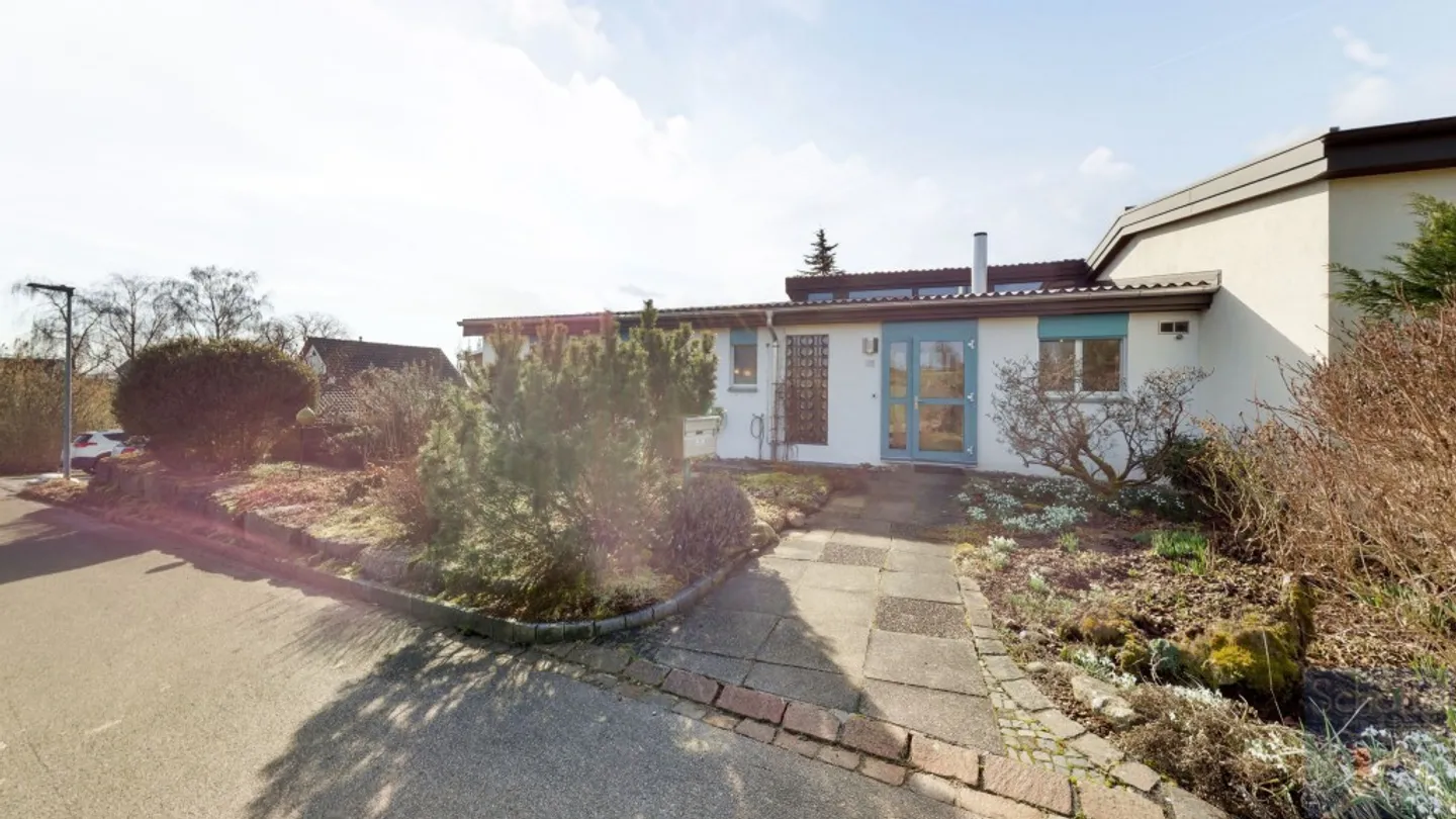 Bungalow de 5,5 pièces avec sous-sol - Photo 2 sur 13